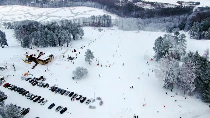 Sporty zimowe, narty, sanki, wyciąg i wypożyczalnia sprzętu zimowego